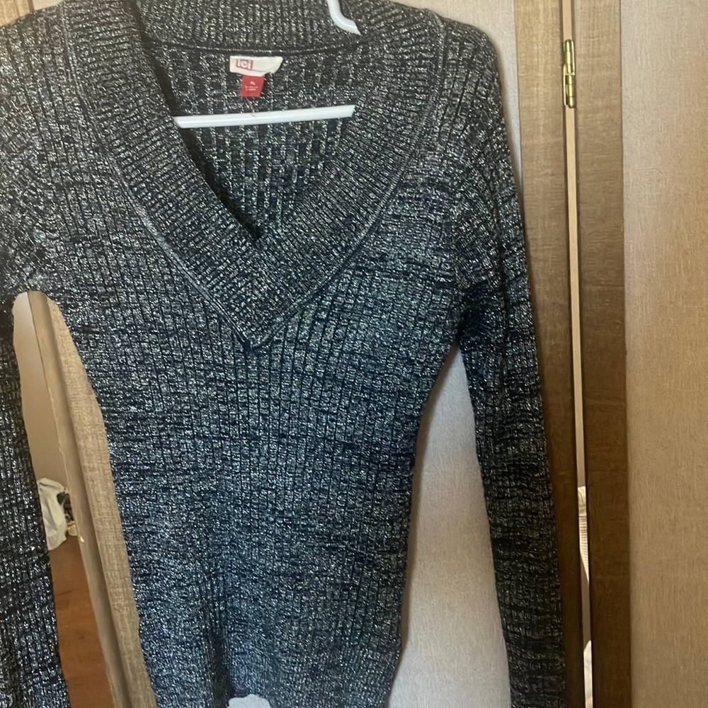 FINAL MARKDOWN LEI shimmery Knit Sweater large
